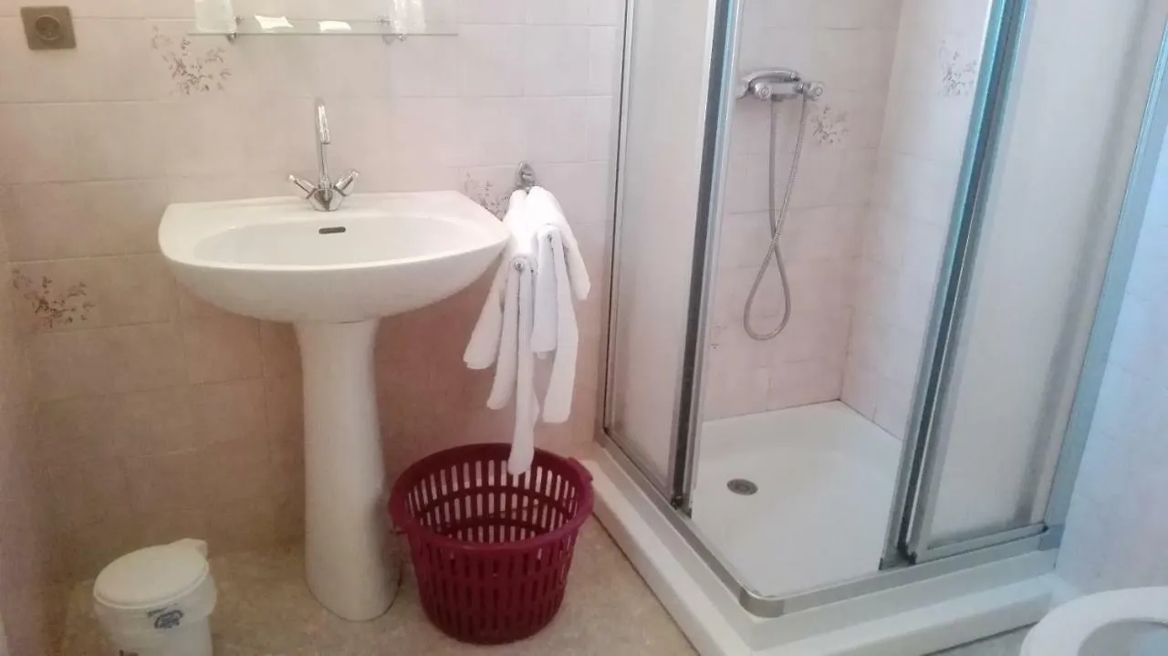 Le Barry Hotel Villefranche-d'Albigeois 2*,